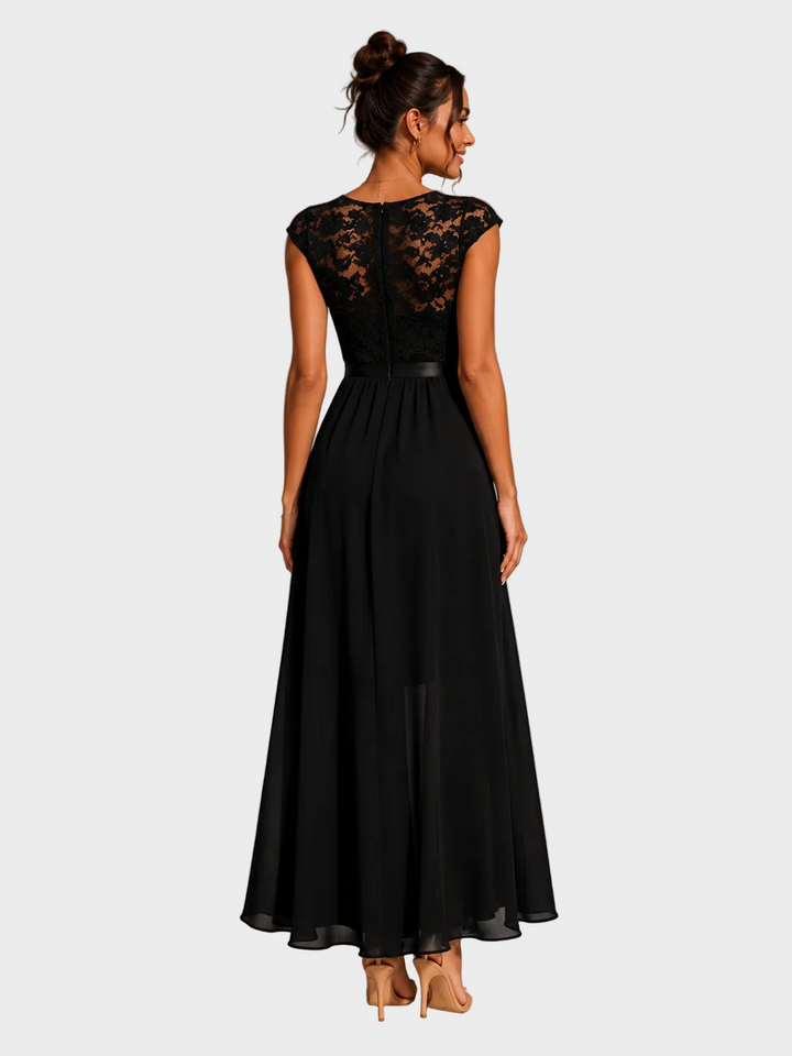 Justyna | Maxikleid in A-Linie mit Volants und Spitzendetails