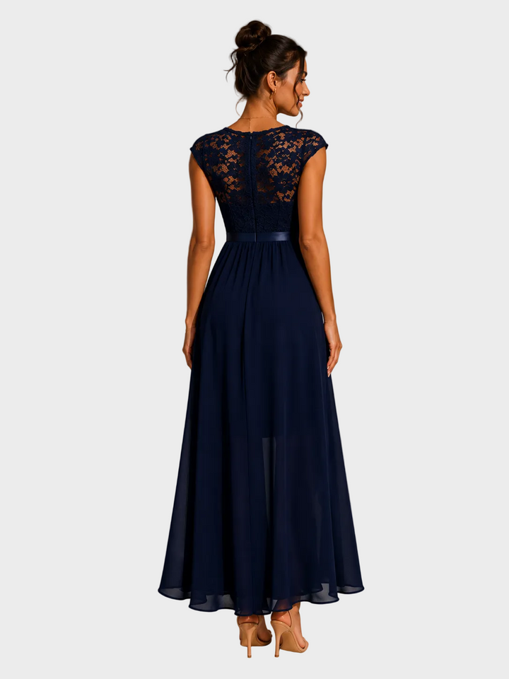 Justyna | Maxikleid in A-Linie mit Volants und Spitzendetails