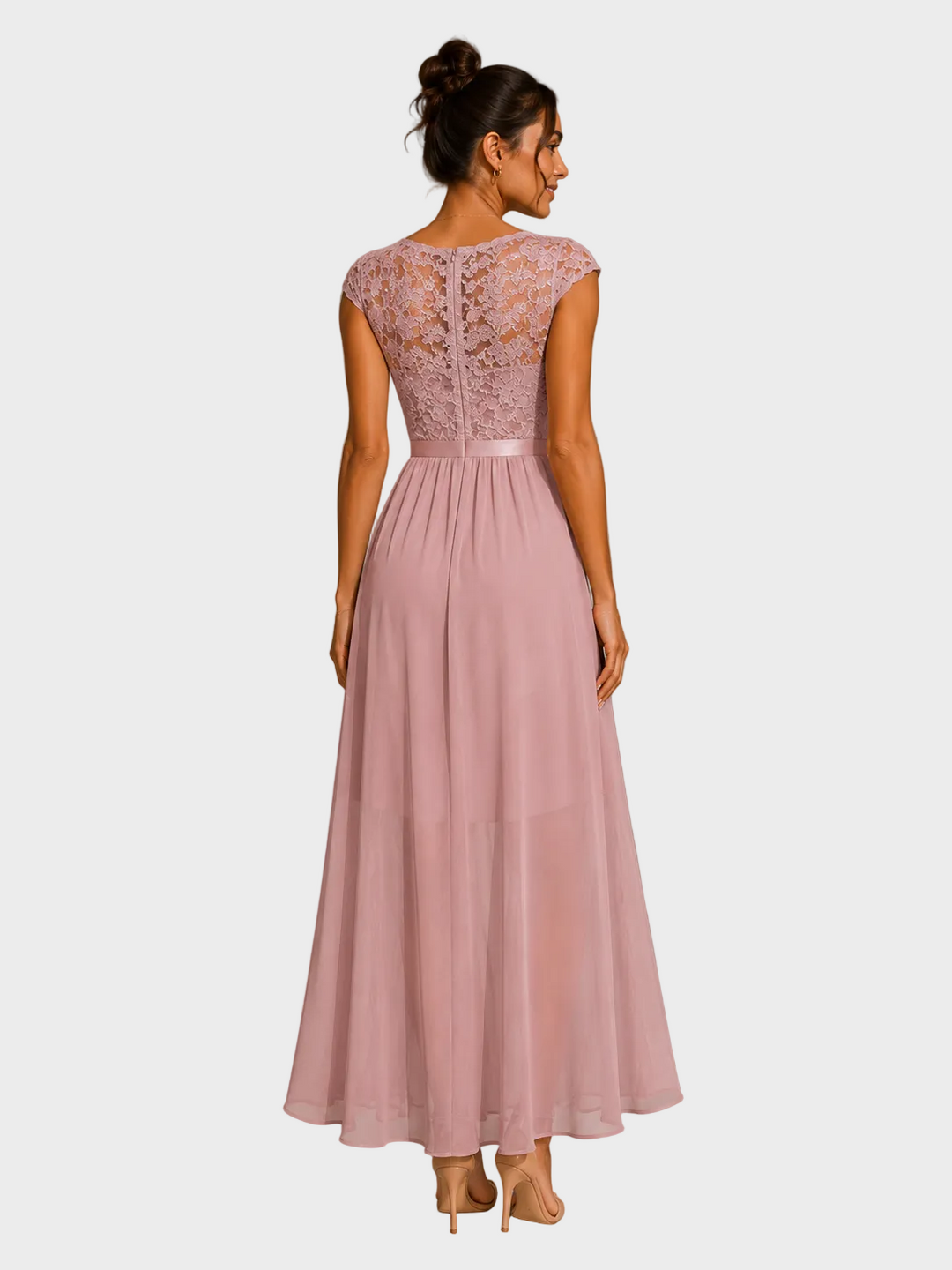 Justyna | Maxikleid in A-Linie mit Volants und Spitzendetails
