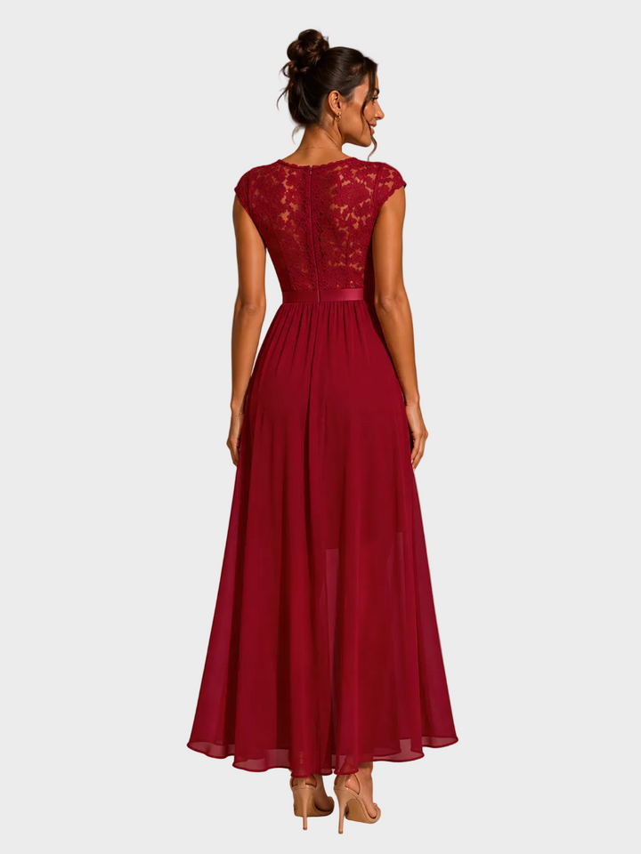 Justyna | Maxikleid in A-Linie mit Volants und Spitzendetails