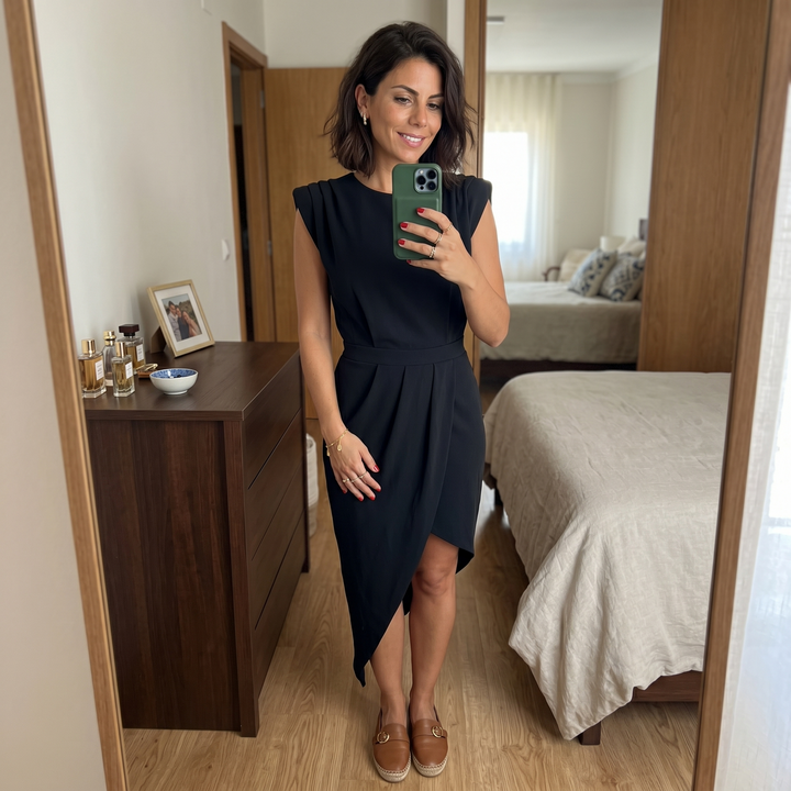 Maja | Asymmetrisches Kleid mit strukturierten Schultern