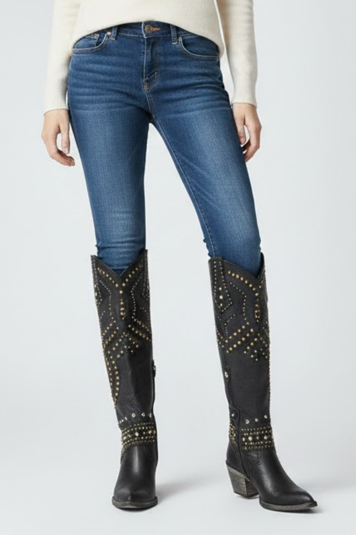 Amara | Hochgeschnittene Stiefel mit massivem Absatz und Nietendetail