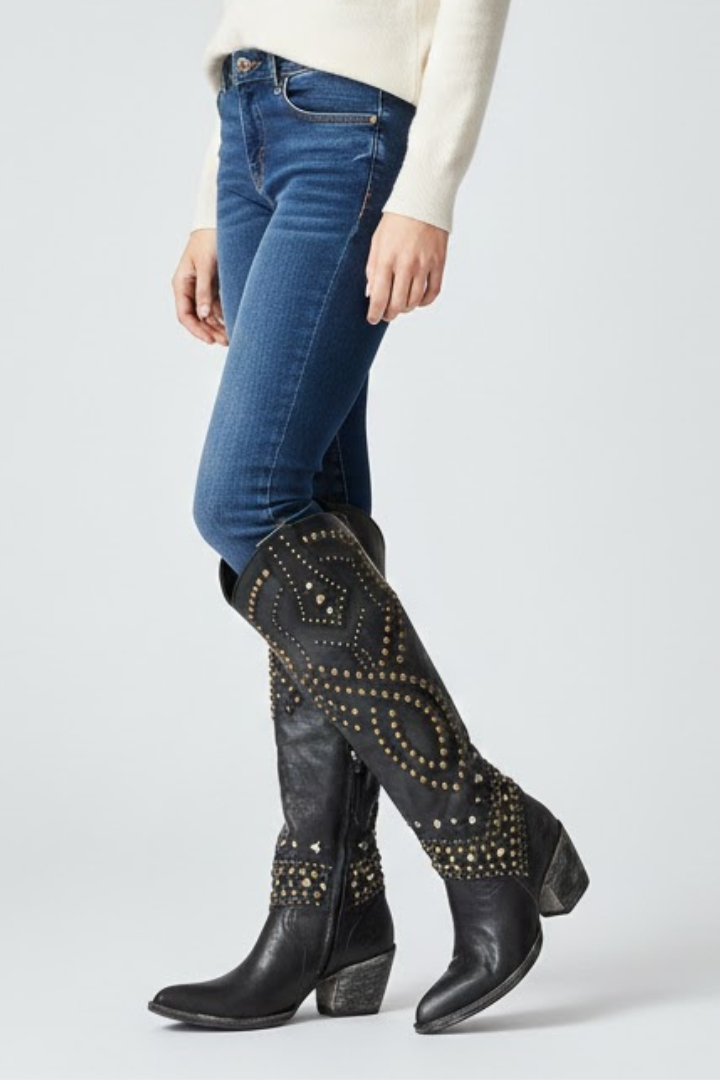 Amara | Hochgeschnittene Stiefel mit massivem Absatz und Nietendetail