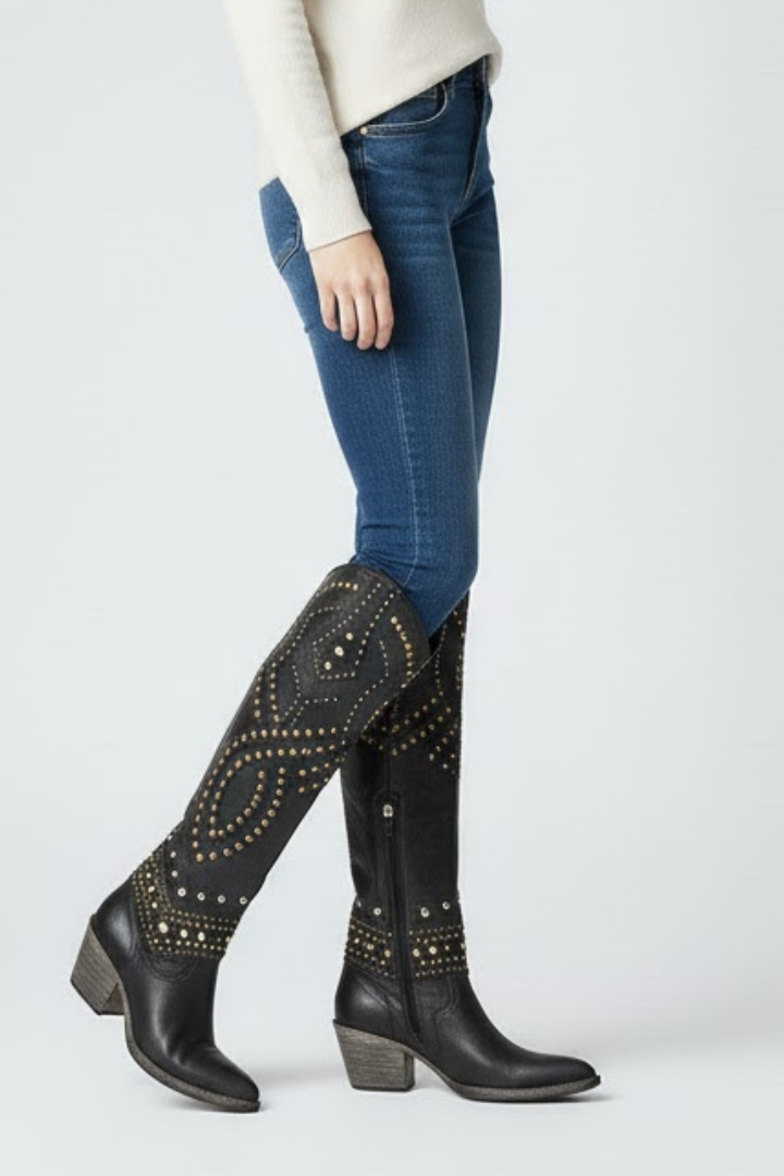 Amara | Hochgeschnittene Stiefel mit massivem Absatz und Nietendetail