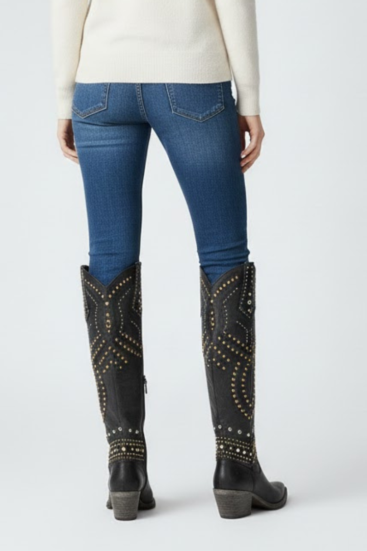 Amara | Hochgeschnittene Stiefel mit massivem Absatz und Nietendetail