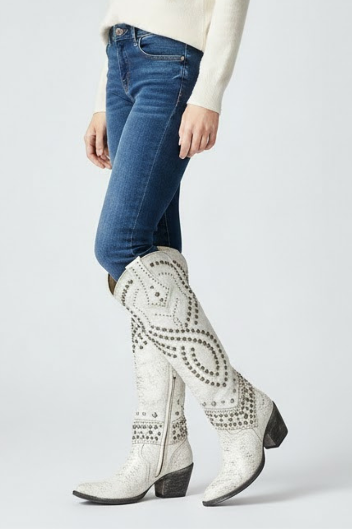 Amara | Hochgeschnittene Stiefel mit massivem Absatz und Nietendetail