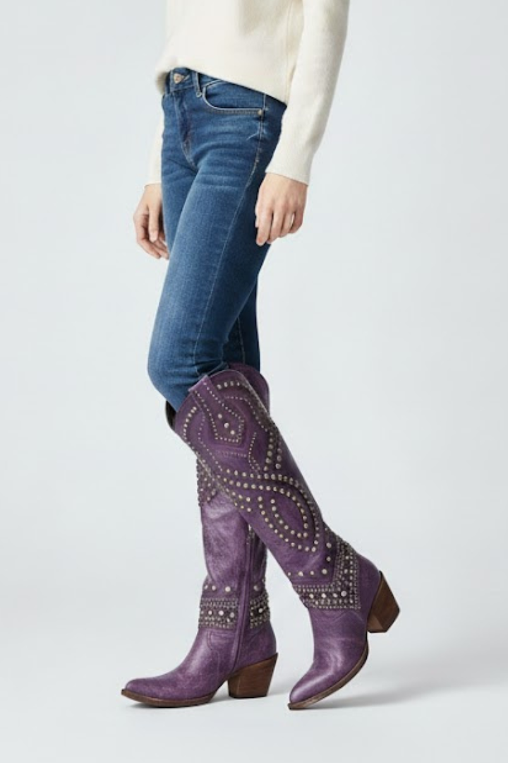 Amara | Hochgeschnittene Stiefel mit massivem Absatz und Nietendetail