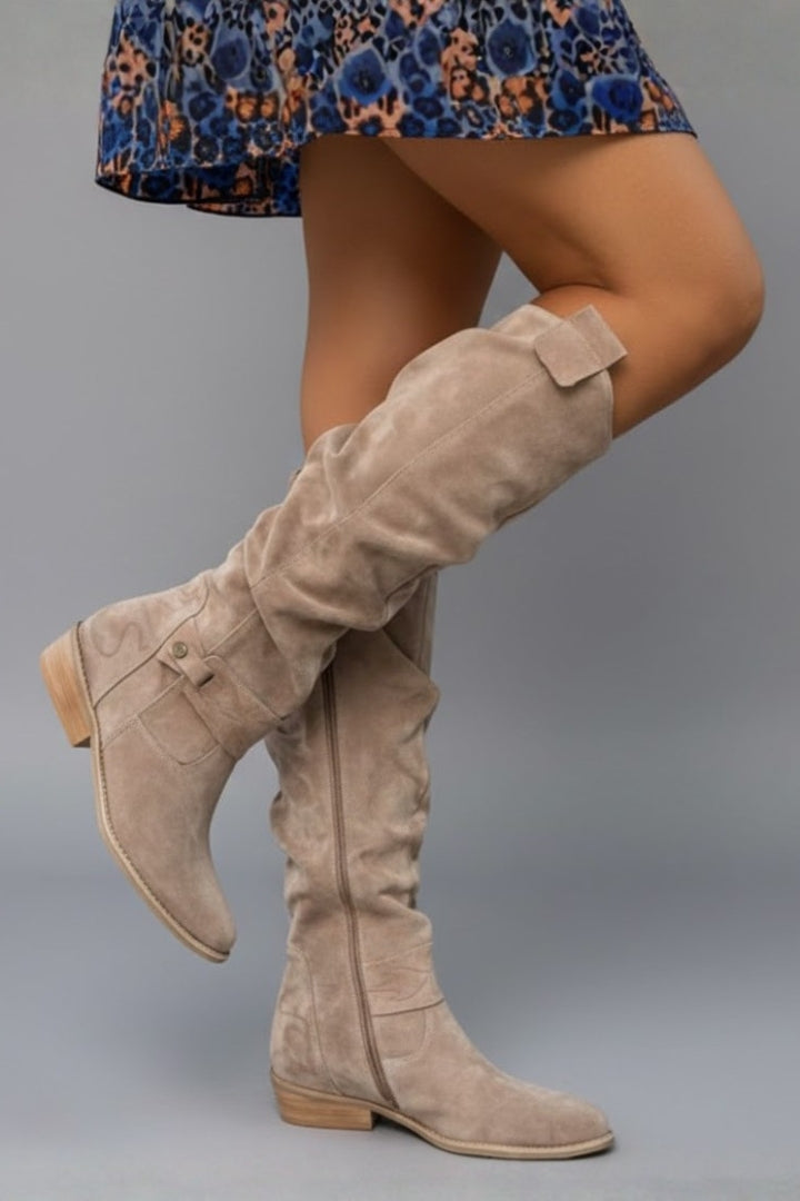 Jasmine | Overknee-Stiefel mit gerafftem Schaft und flachem Absatz