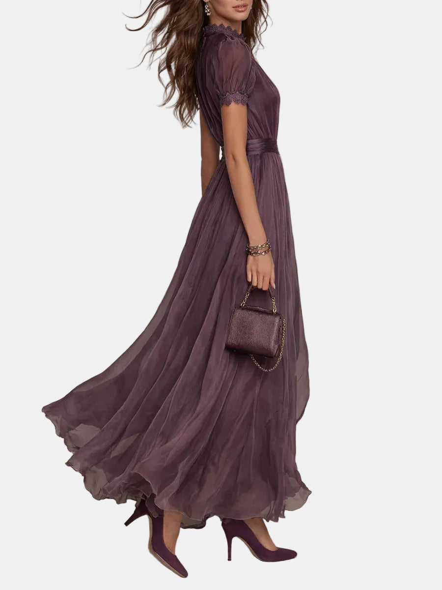 Flavia | Langes violettes Chiffonkleid mit Spitzenabschluss