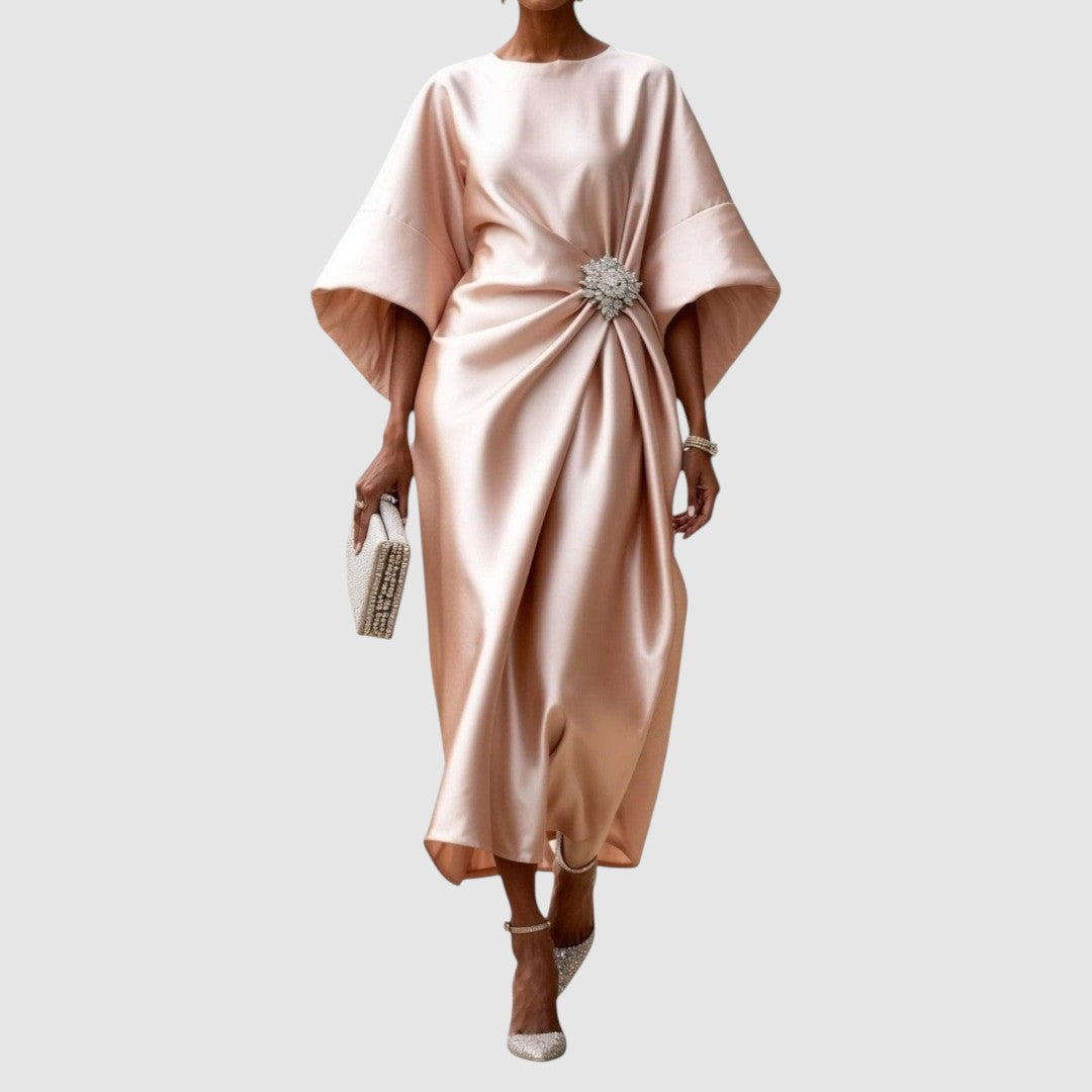 Mia | Langes Abendkleid mit Zierschnalle an der Taille